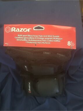 Razor Protective Knee and Elbow Pad Set - Black and Red
